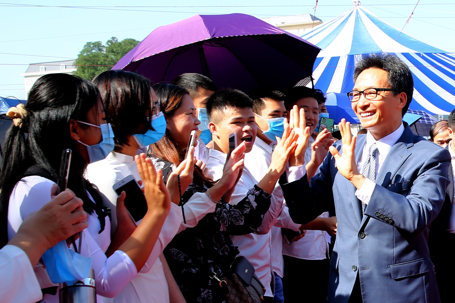 Sinh vien su pham dat van de luong giao vien voi lanh dao Chinh phu hinh anh