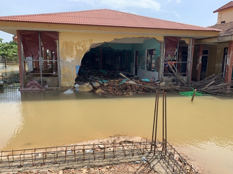 hoc sinh vung lu anh 1