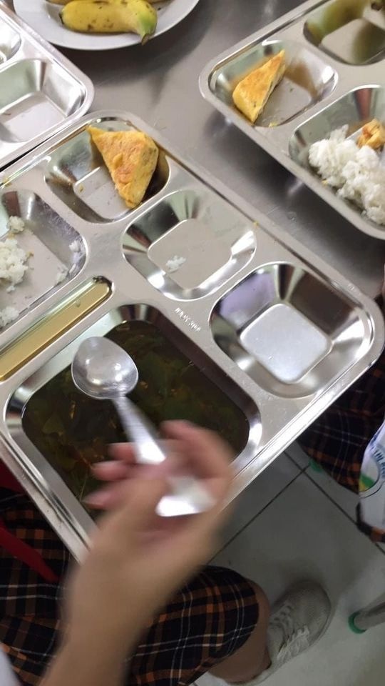 bua an truong tieu hoc Tran Thi Buoi anh 1