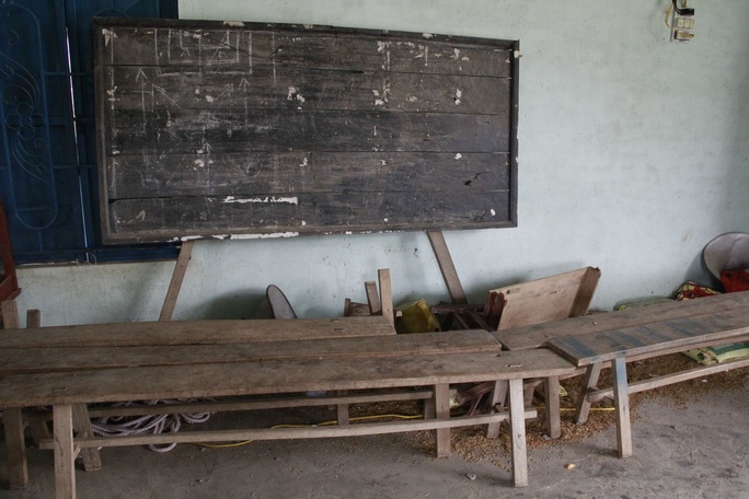 học sinh đi vệ sinh vào bô ảnh 2 hoc sinh di ve sinh vao bo anh 2