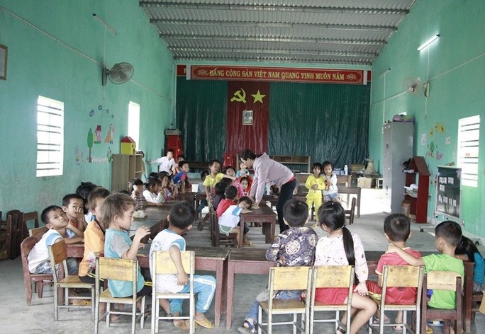 học sinh đi vệ sinh vào bô ảnh 1 hoc sinh di ve sinh vao bo anh 1
