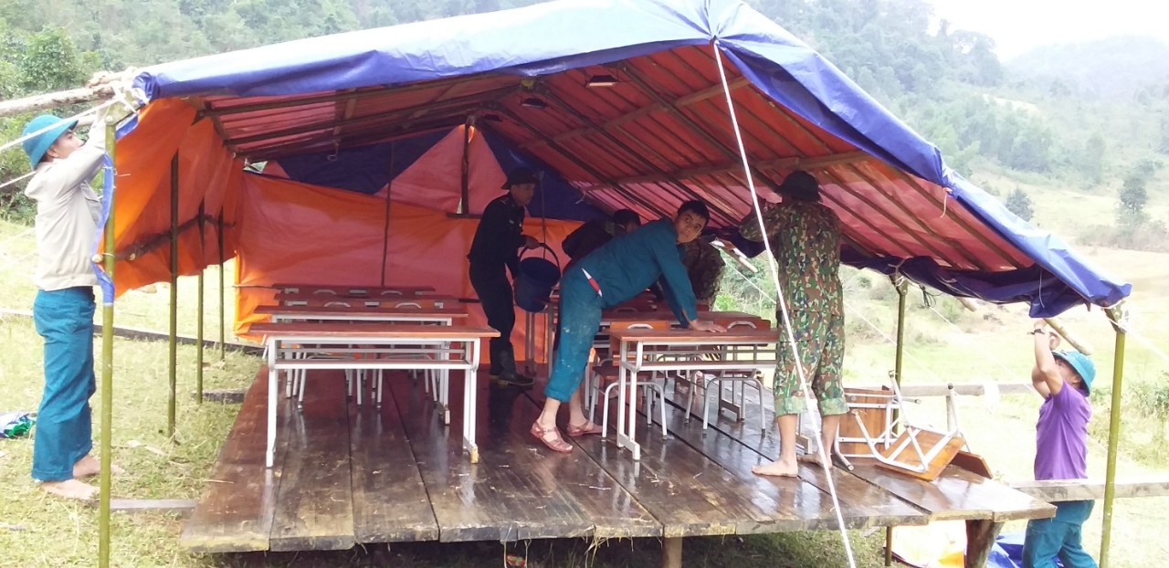 trò học trong lán tạm ảnh 2 tro hoc trong lan tam anh 2