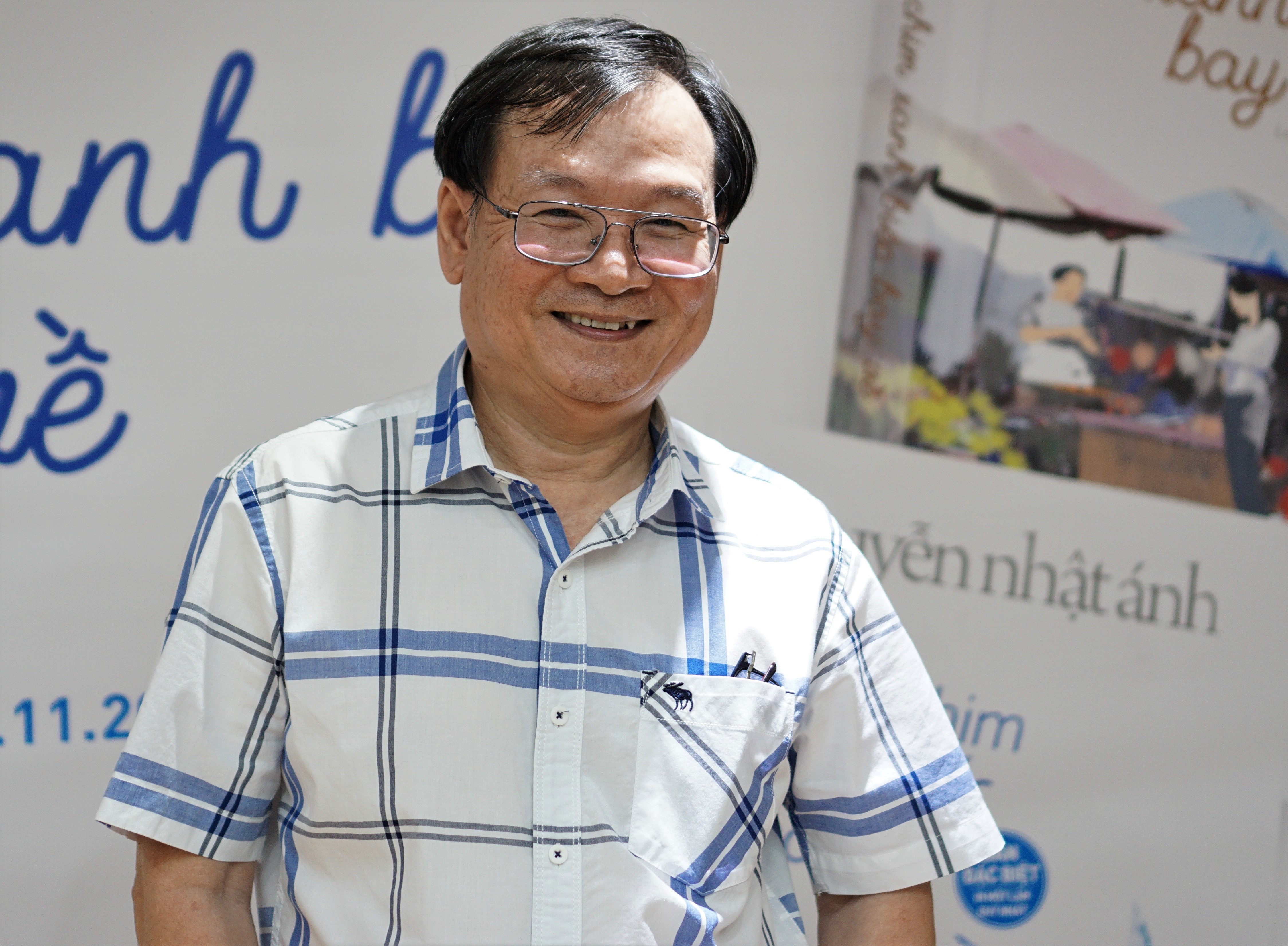 Nguyen Nhat Anh gioi thieu sach 'Con chim xanh biec bay ve' hinh anh