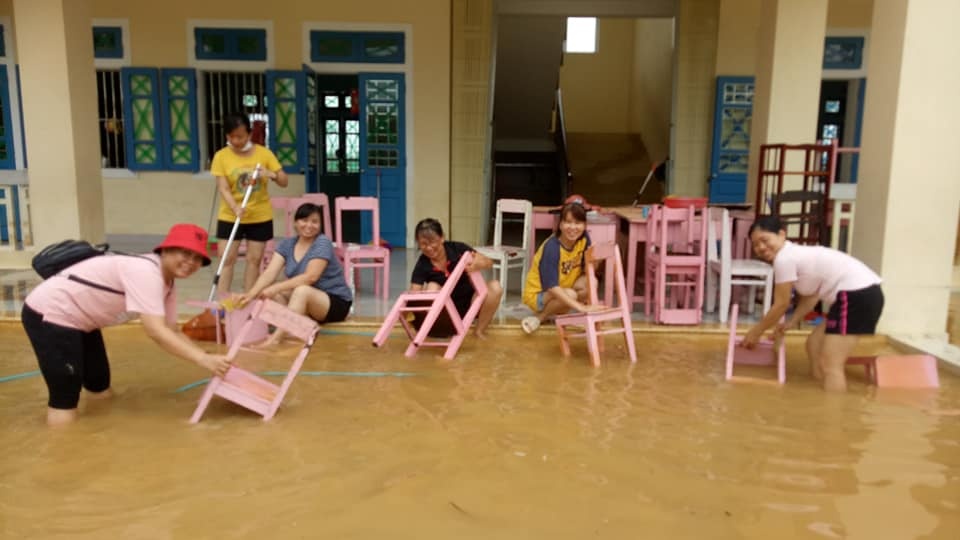 Hue, Da Nang cho hoc sinh nghi tranh bao so 13 hinh anh
