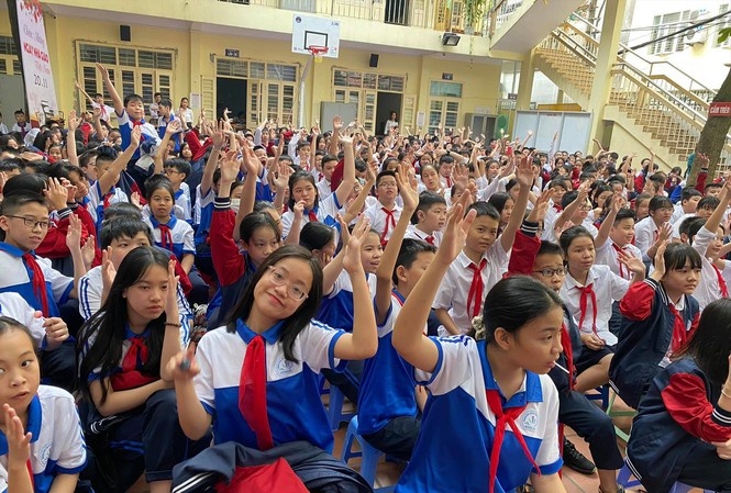 Hiem nguy rinh rap hoc sinh tren mang xa hoi hinh anh