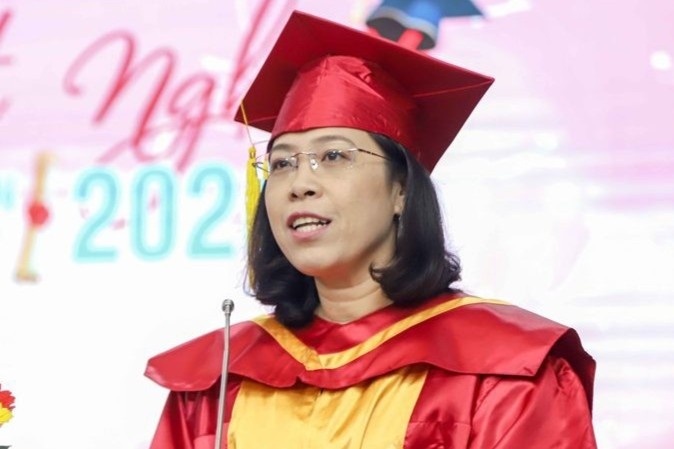 DH Nguyen Tat Thanh co hieu truong moi hinh anh