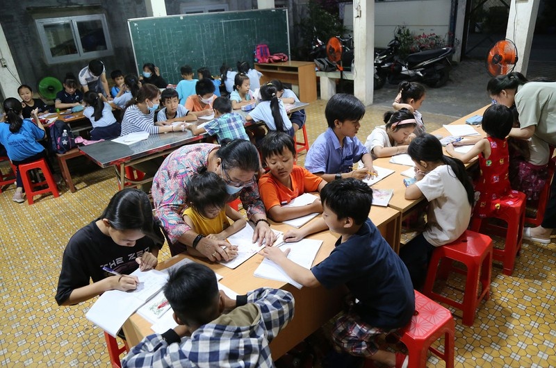 lop hoc tinh thuong ngoai thuy anh 1