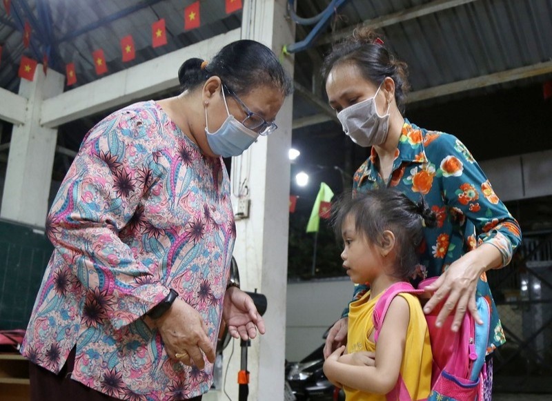 Lop hoc dac biet cua 'ngoai Thuy' o TP.HCM hinh anh