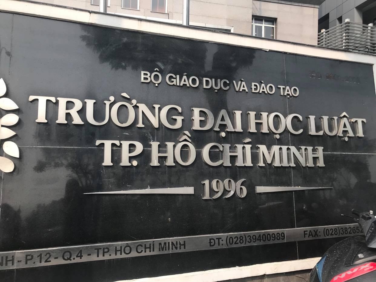 Hang loat truong dai hoc cong lap khuyet hieu truong hinh anh