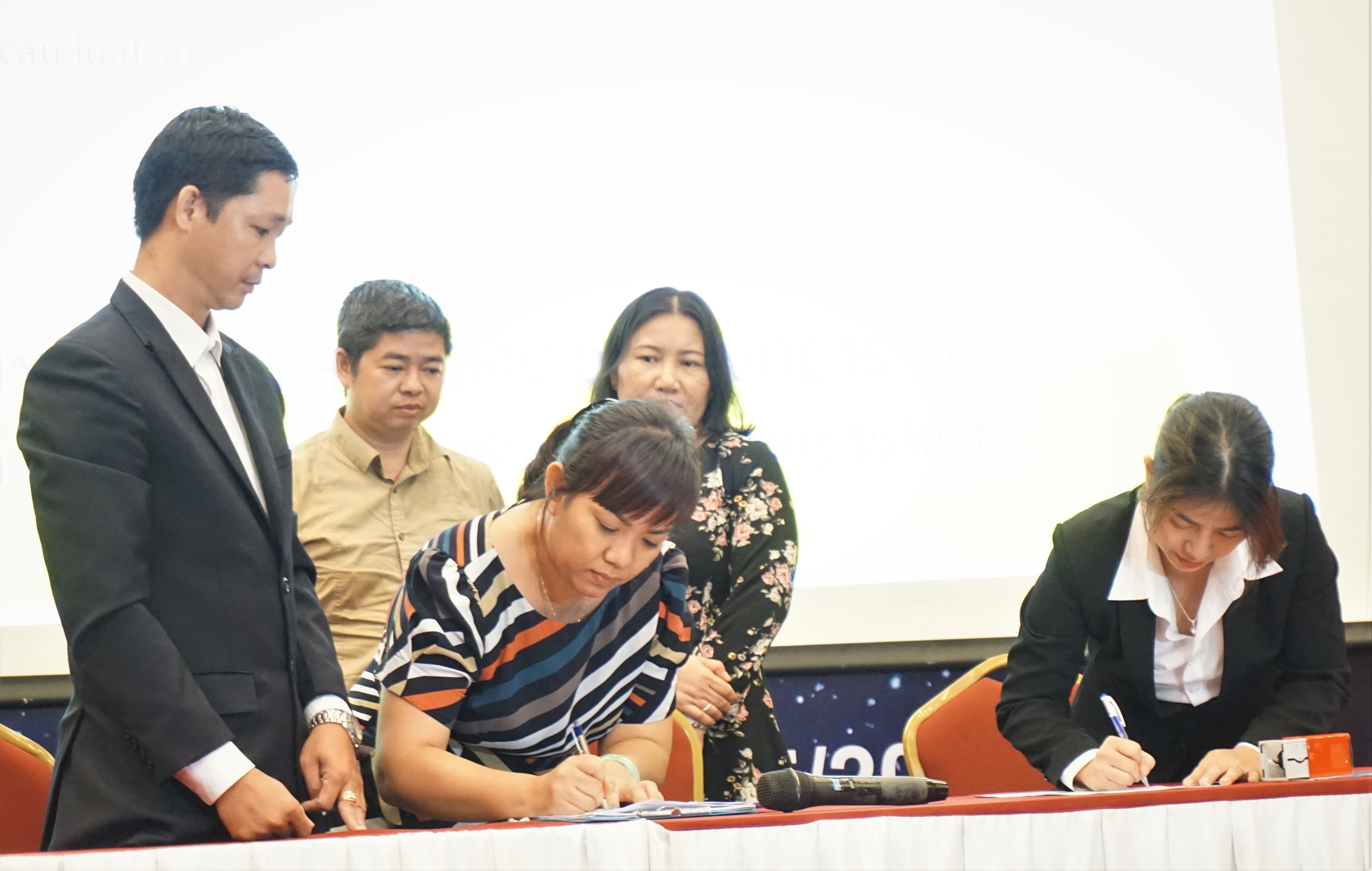 phu huynh kien truong Viet Uc anh 1