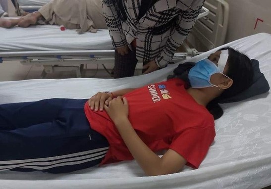 Nu sinh bi hanh hung sau va cham giao thong da duoc ra vien hinh anh