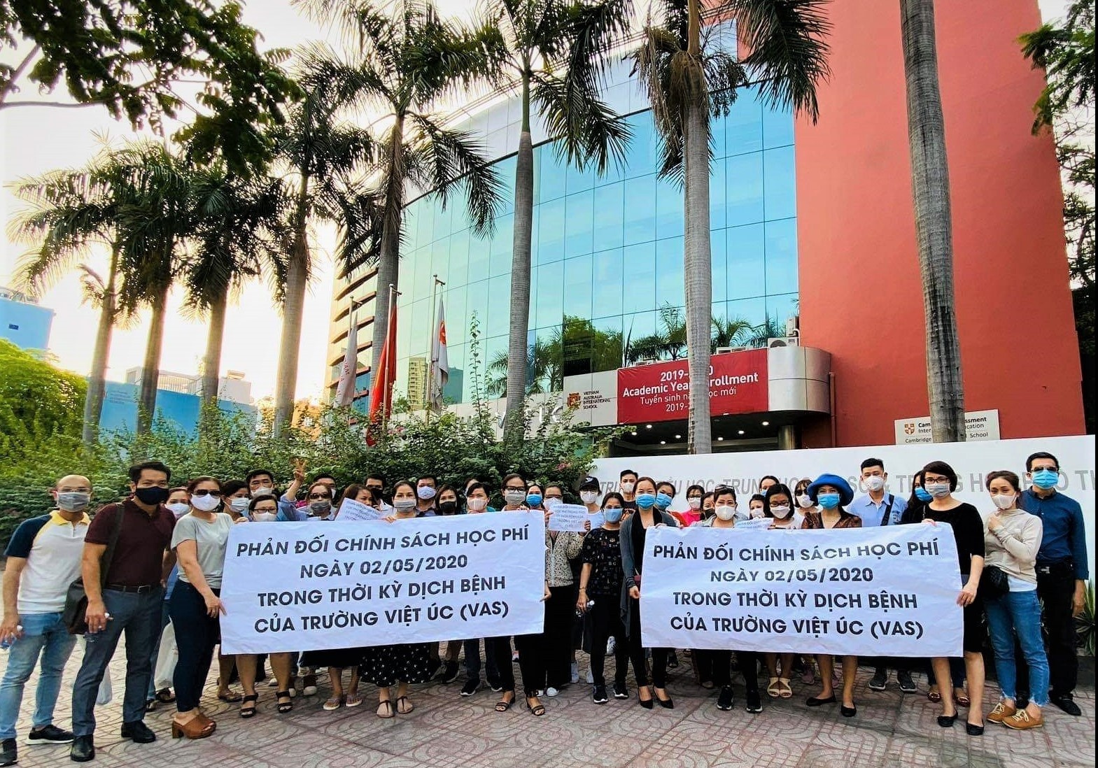 Phu huynh kien Viet Uc, truong de nghi xet xu kin hinh anh