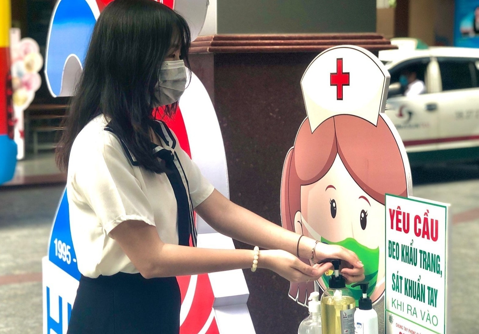 Sinh vien 3 truong dai hoc tai TP.HCM tap trung tro lai hinh anh