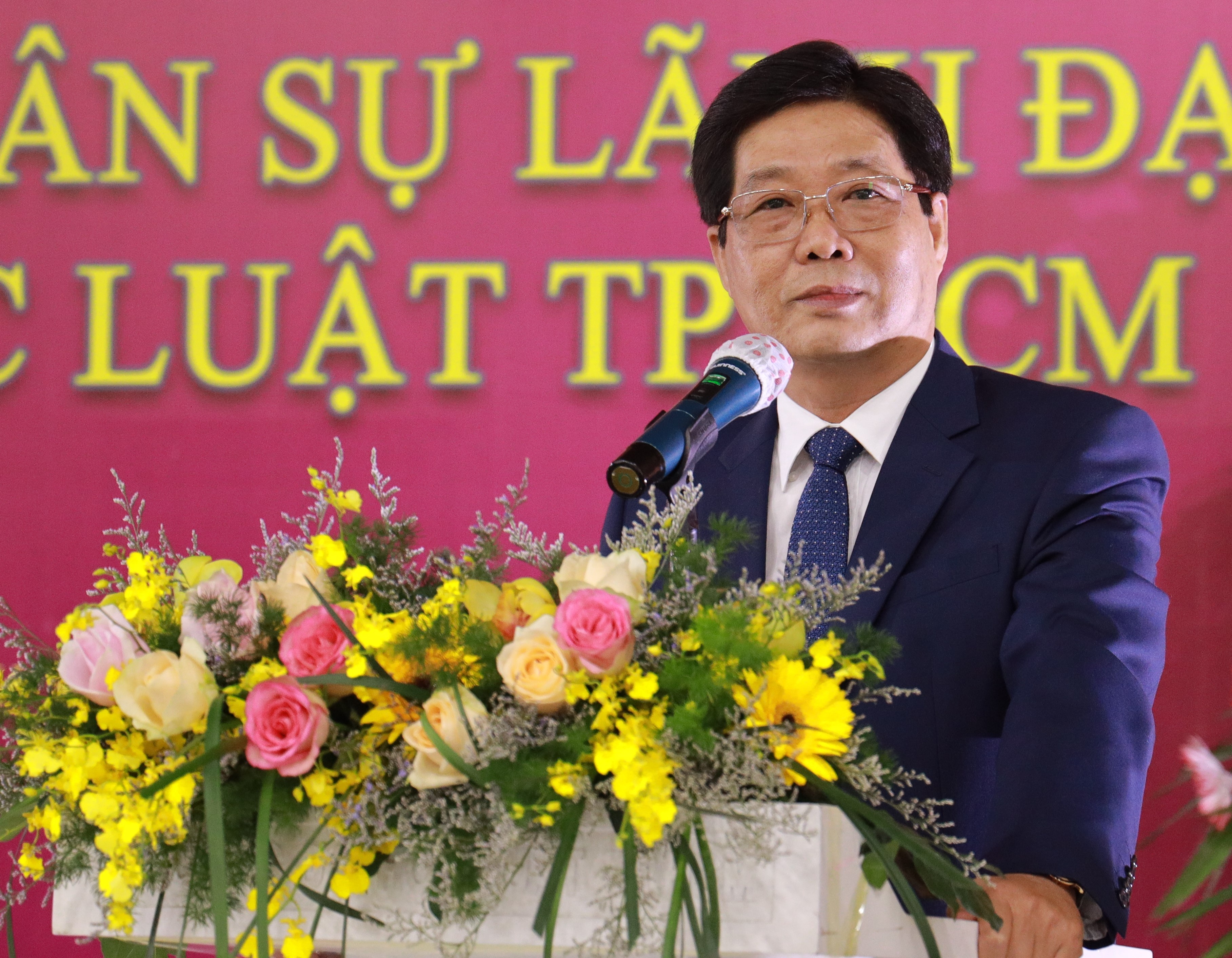 ĐH Luật TP.HCM ảnh 1 DH Luat TP.HCM anh 1