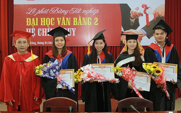 dao tao van bang 2 anh 2