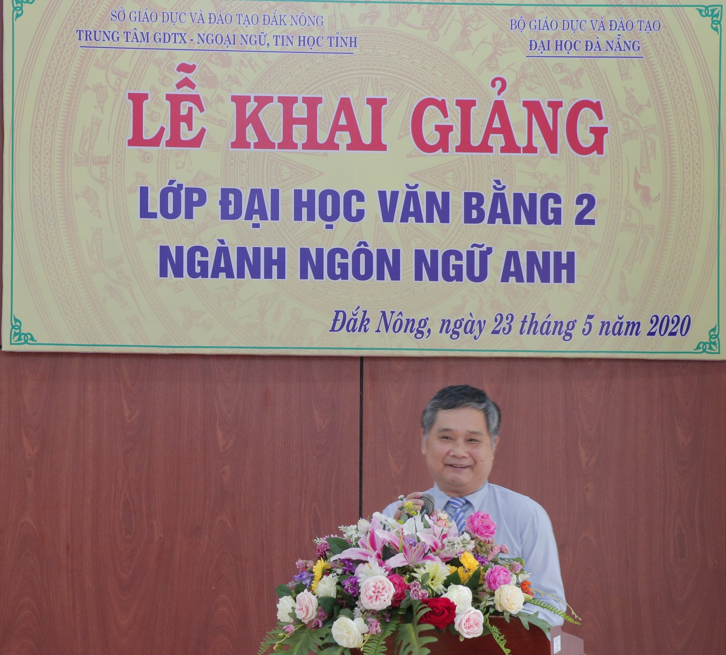 dao tao van bang 2 anh 1