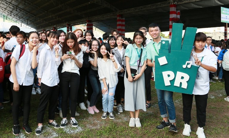 sinh vien DH Van Lang anh 1