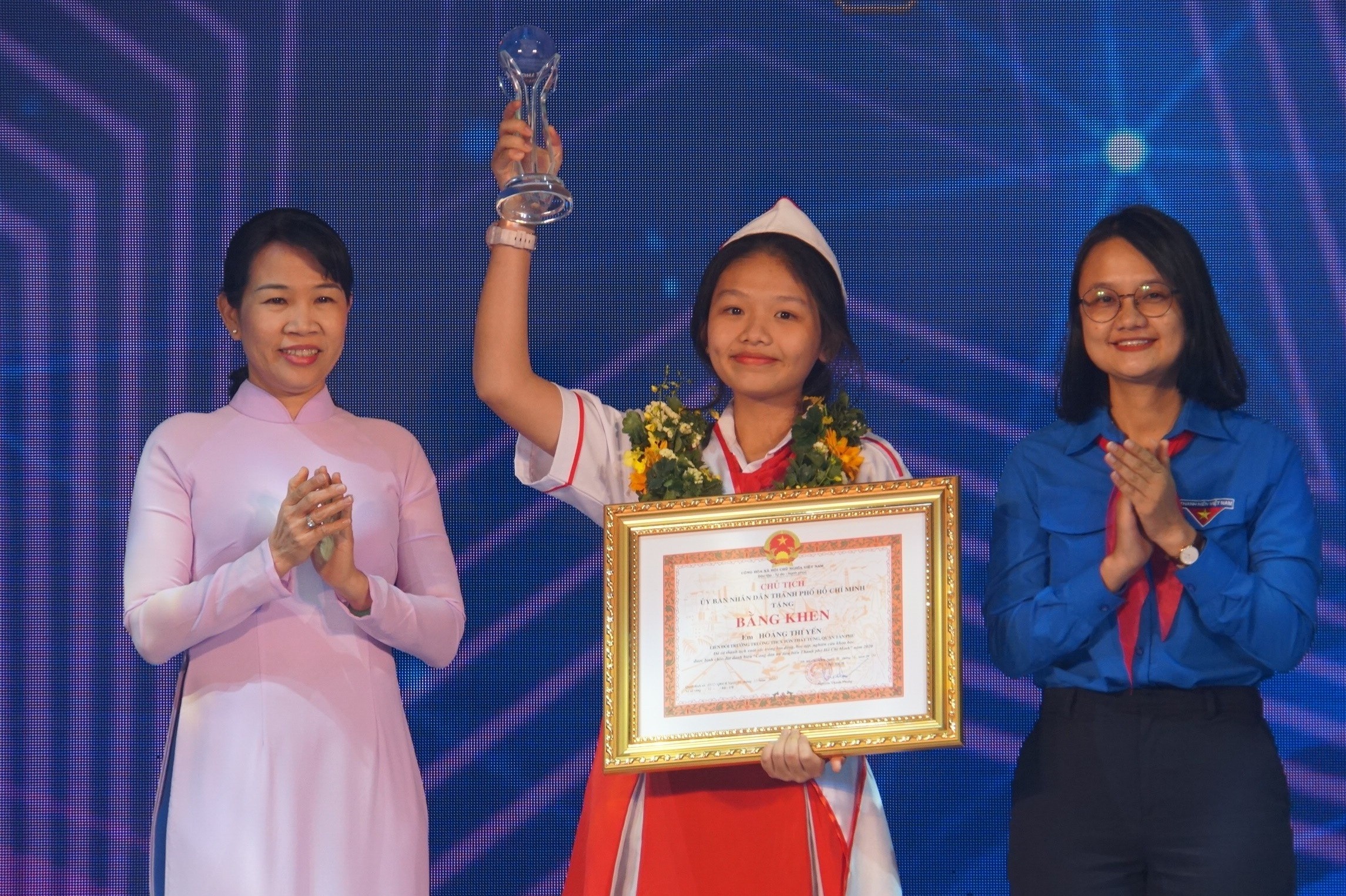 Nu sinh duoc vinh danh la cong dan tre tieu bieu TP.HCM nam 2020 hinh anh