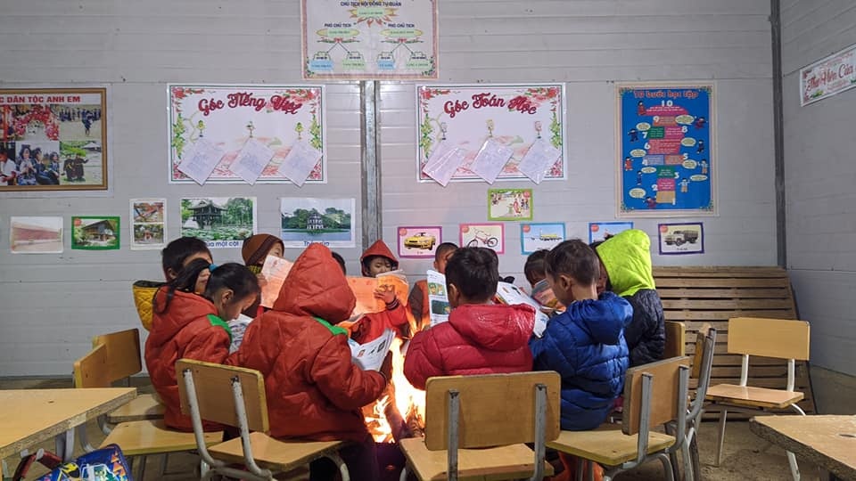 hoc sinh dot lua suoi am anh 2