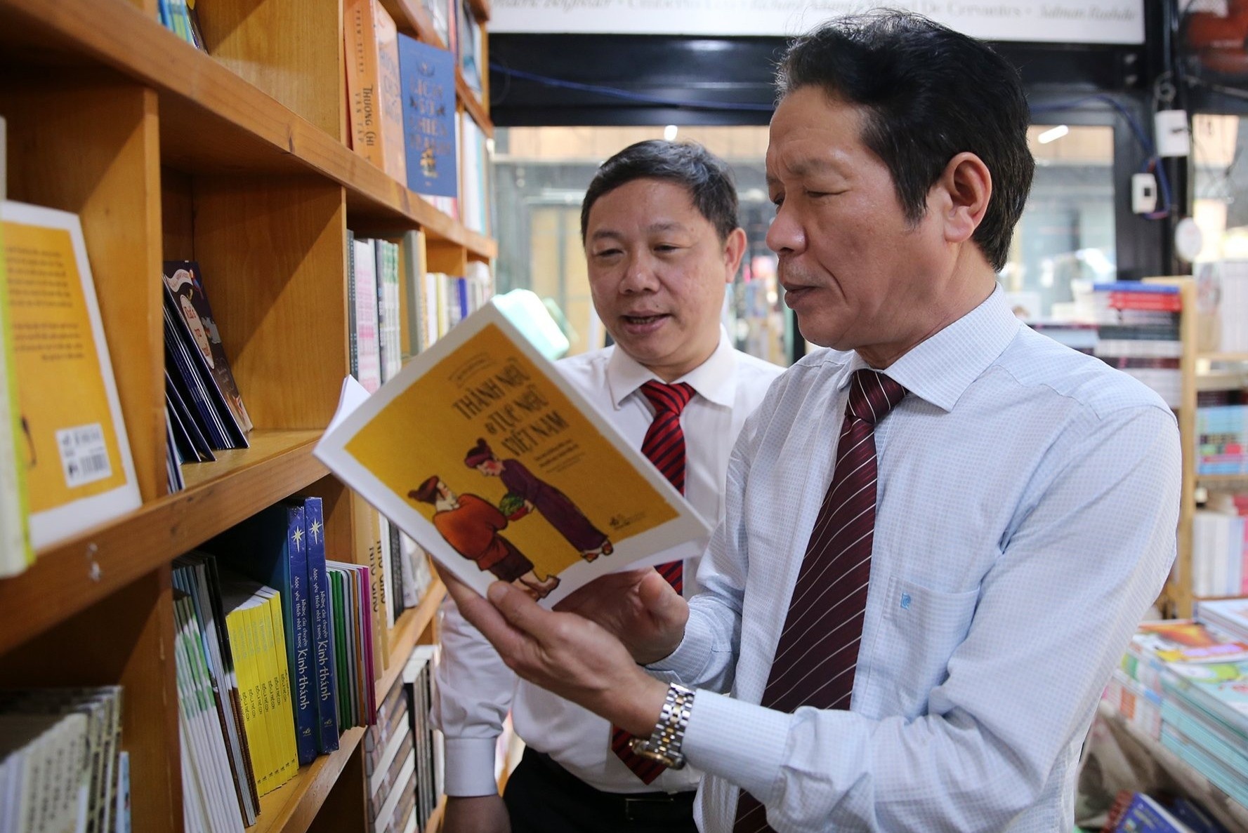 Duong sach TP.HCM tron 5 tuoi hinh anh