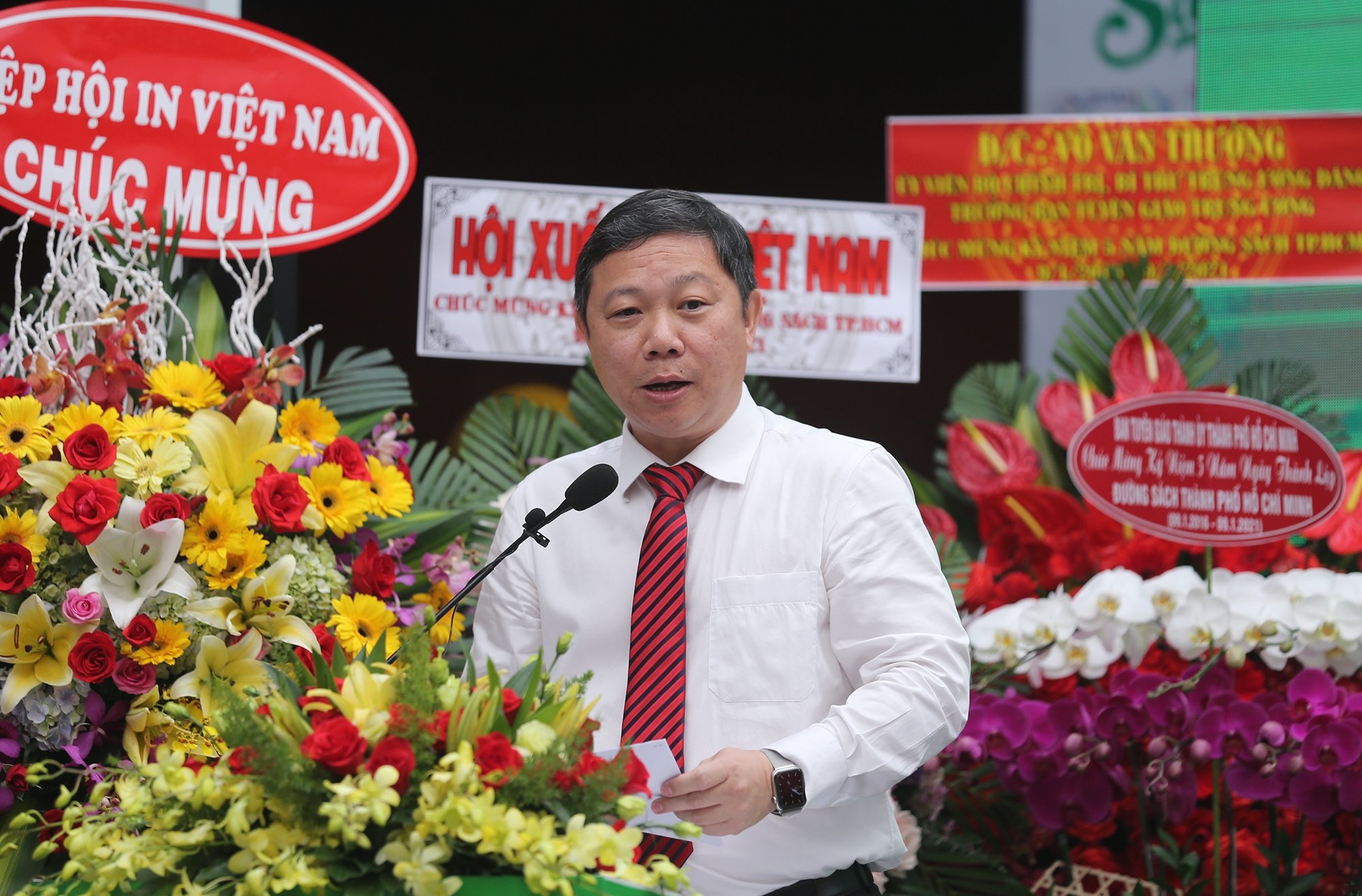 ky niem 5 nam thanh lap duong sach TP.HCM anh 6