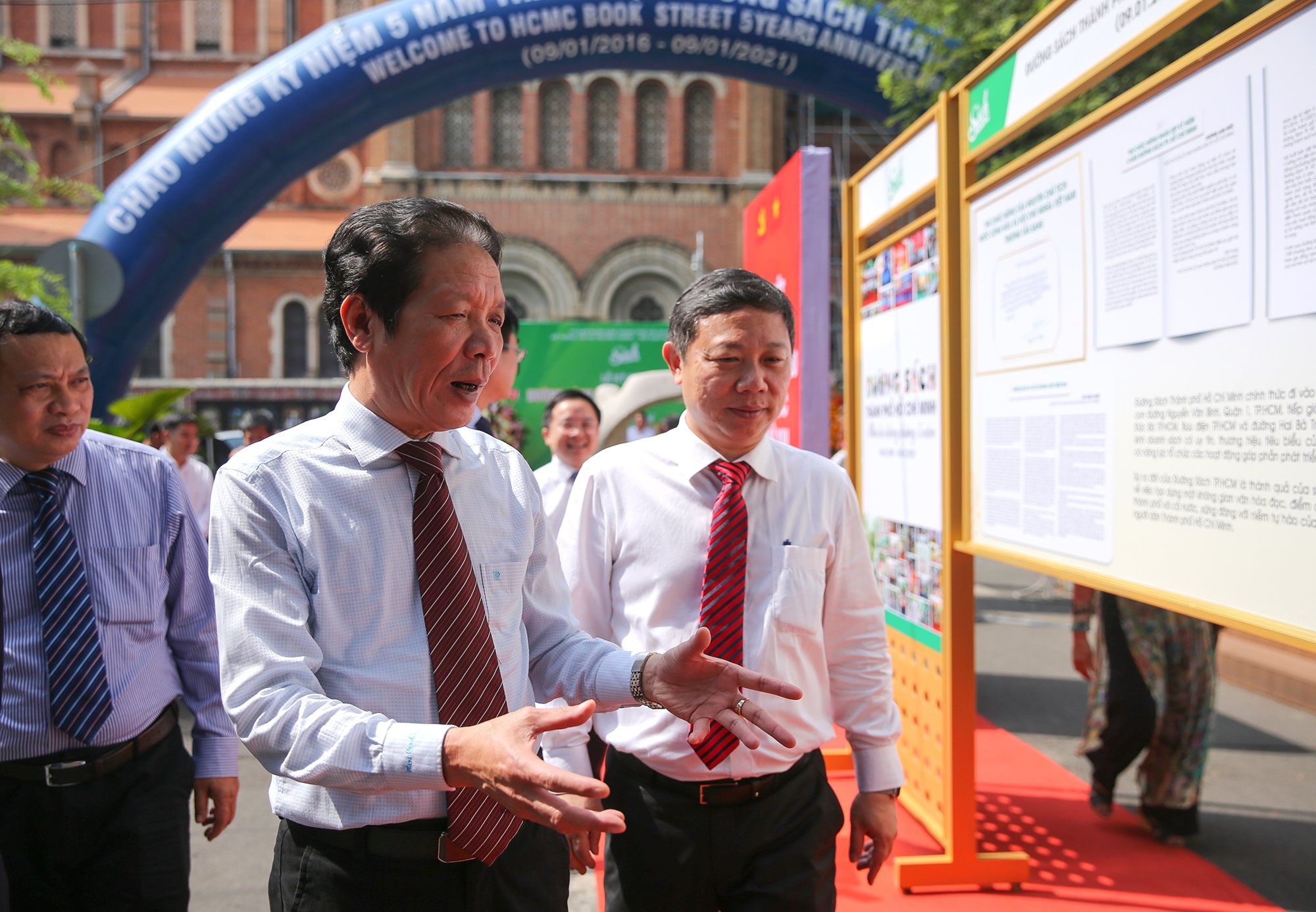 ky niem 5 nam thanh lap duong sach TP.HCM anh 8