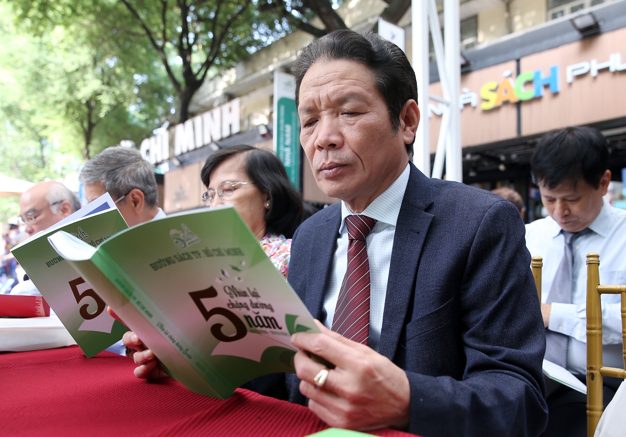 ky niem 5 nam thanh lap duong sach TP.HCM anh 2