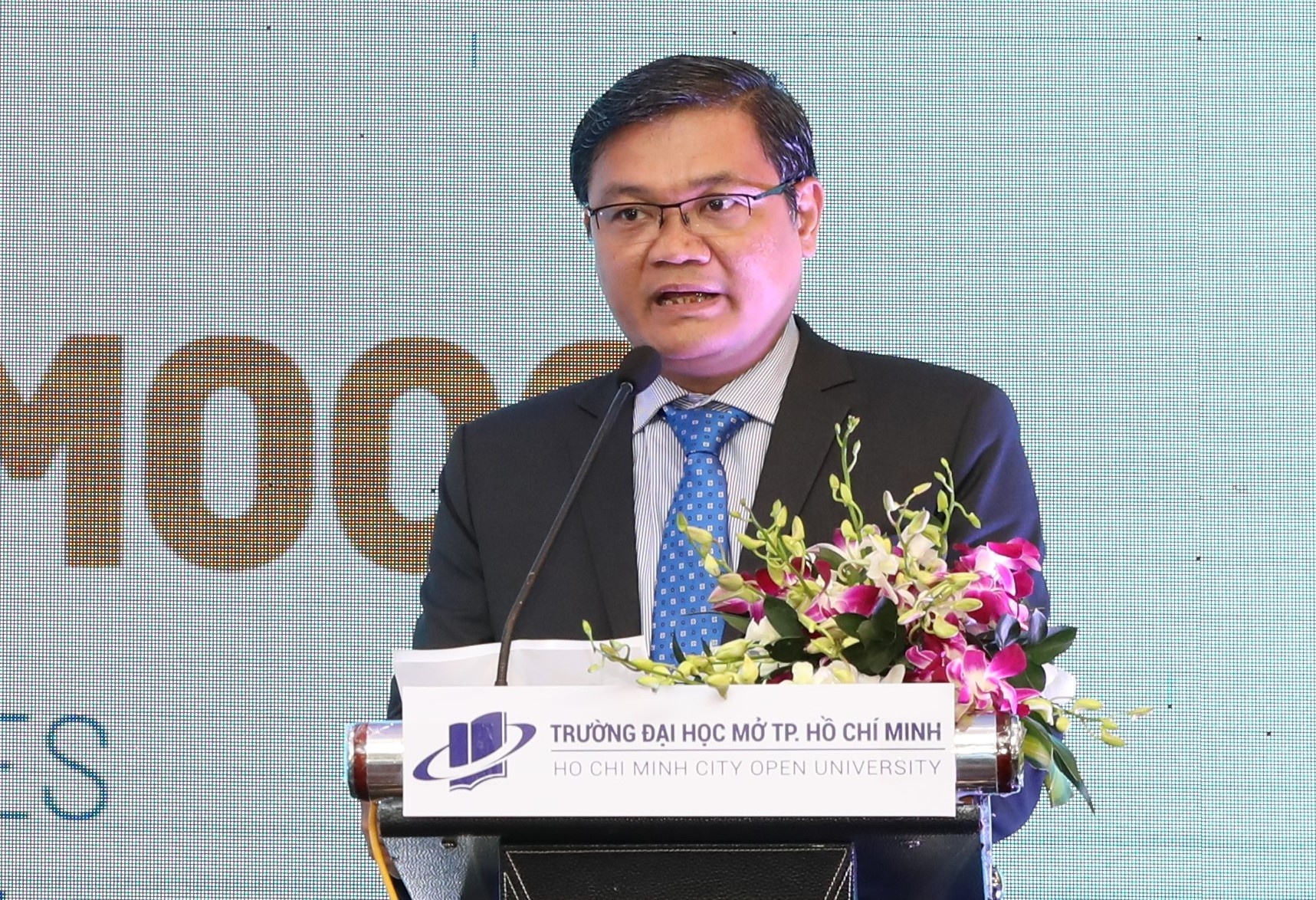 DH Mo TP.HCM ra mat ung dung hoc online mien phi hinh anh