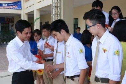 Lo hieu truong lam quyen? hinh anh