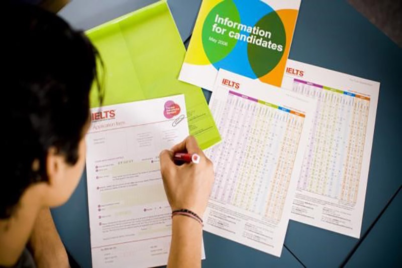 Mot dai hoc o TP.HCM thuong 15 trieu cho sinh vien co diem IELTS cao hinh anh