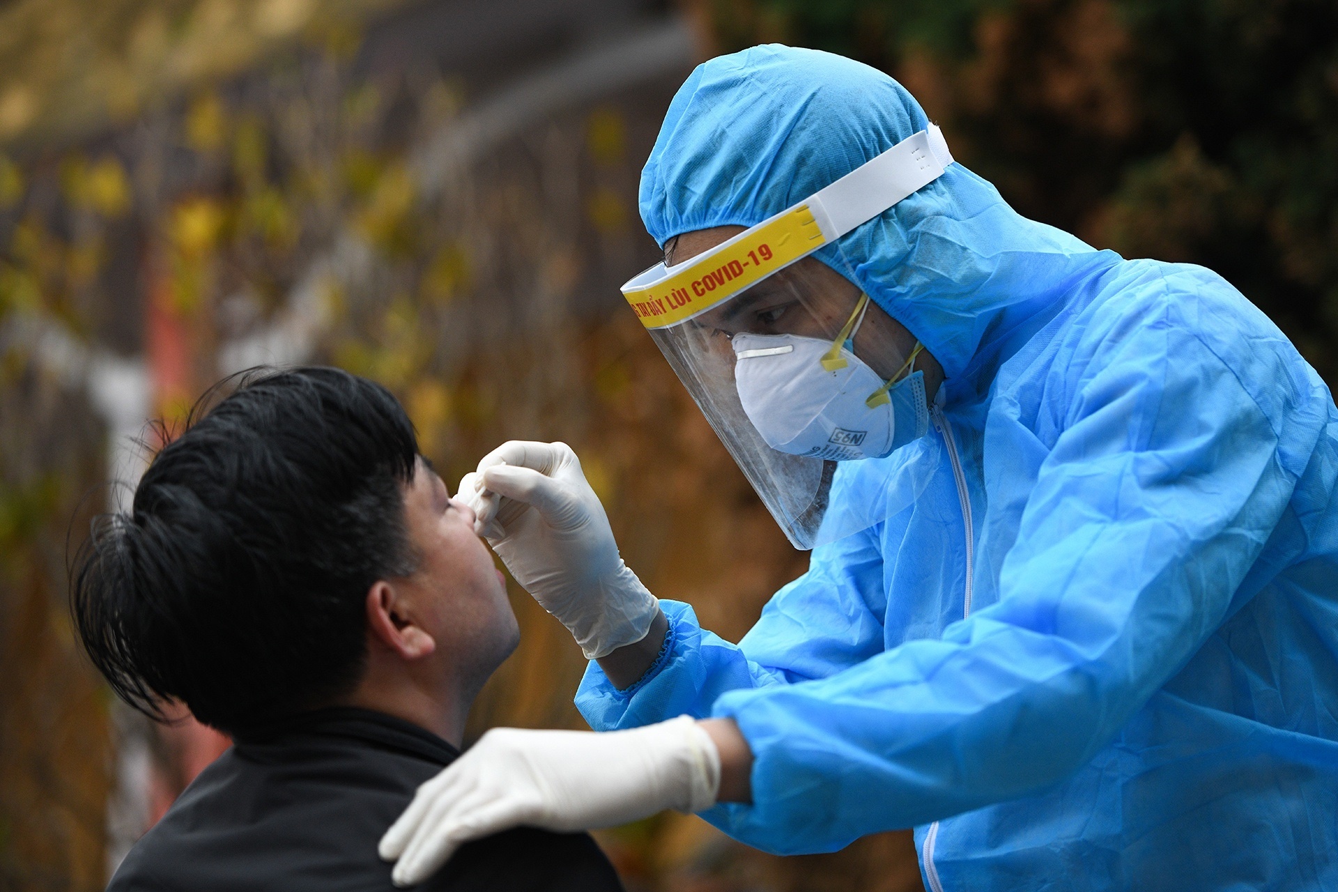 Hon 1.600 hoc sinh o Ha Noi duoc test SARS-CoV-2 vi di qua Hai Duong hinh anh