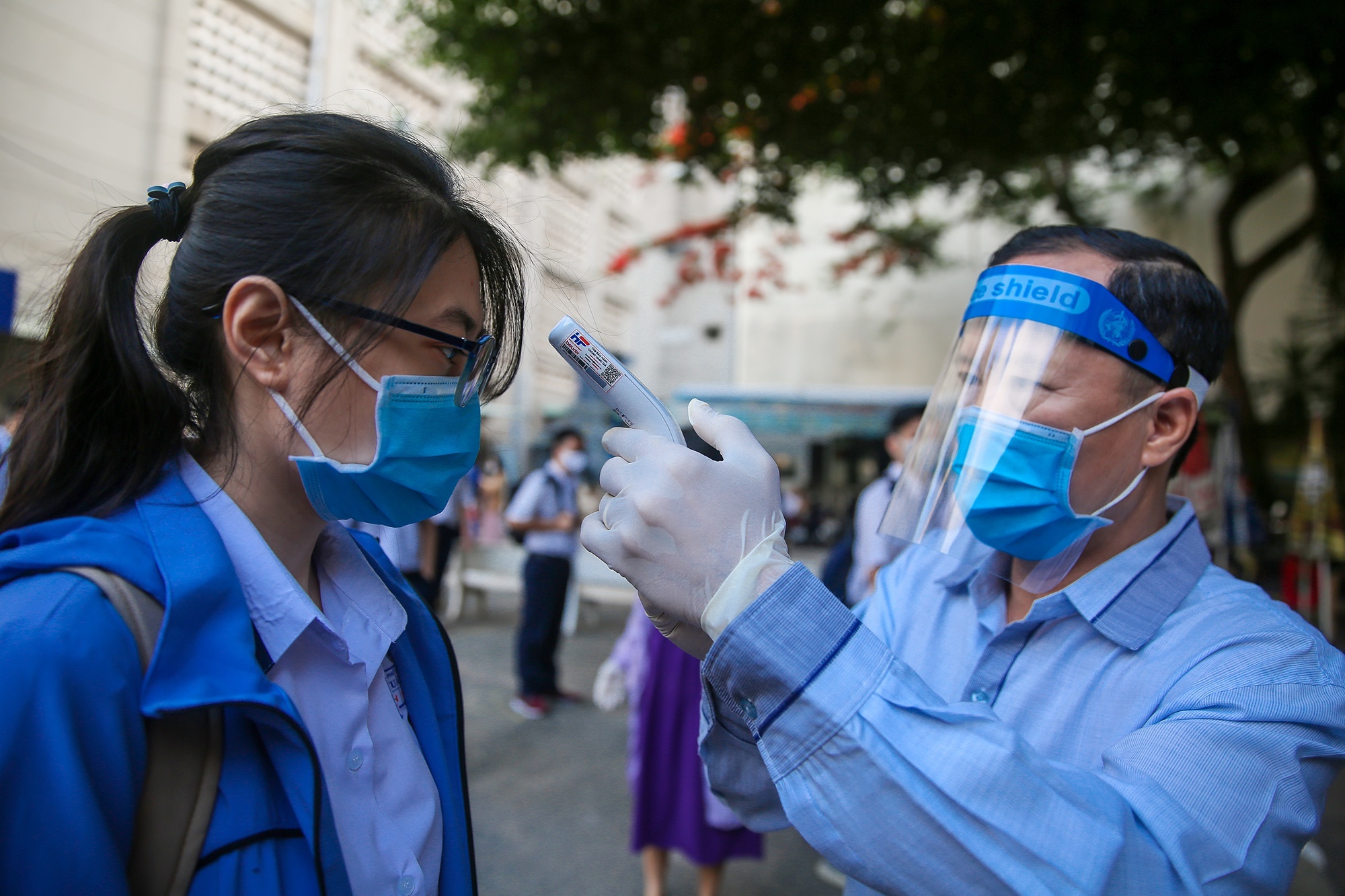 90 hoc sinh nghi vi phu huynh bay cung chuyen voi benh nhan Covid-19 hinh anh