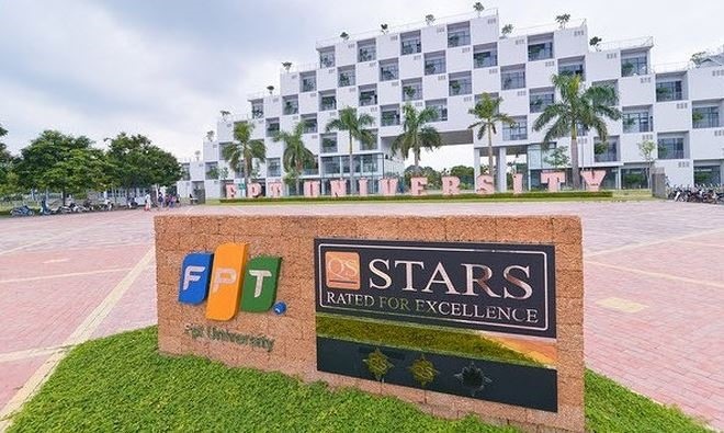 Ra soat hoc sinh 10 truong THPT tung tham quan DH FPT hinh anh