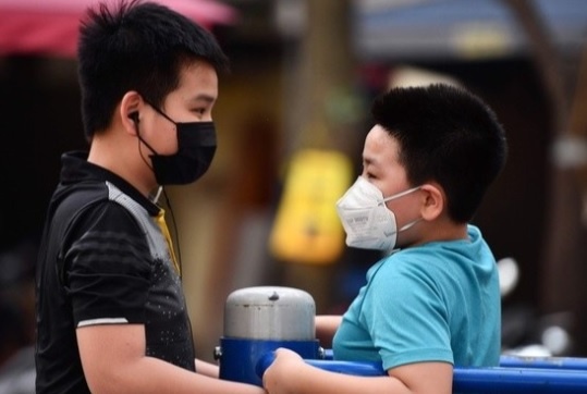 Phu huynh TP.HCM thap thom mong con duoc nghi hoc som hinh anh