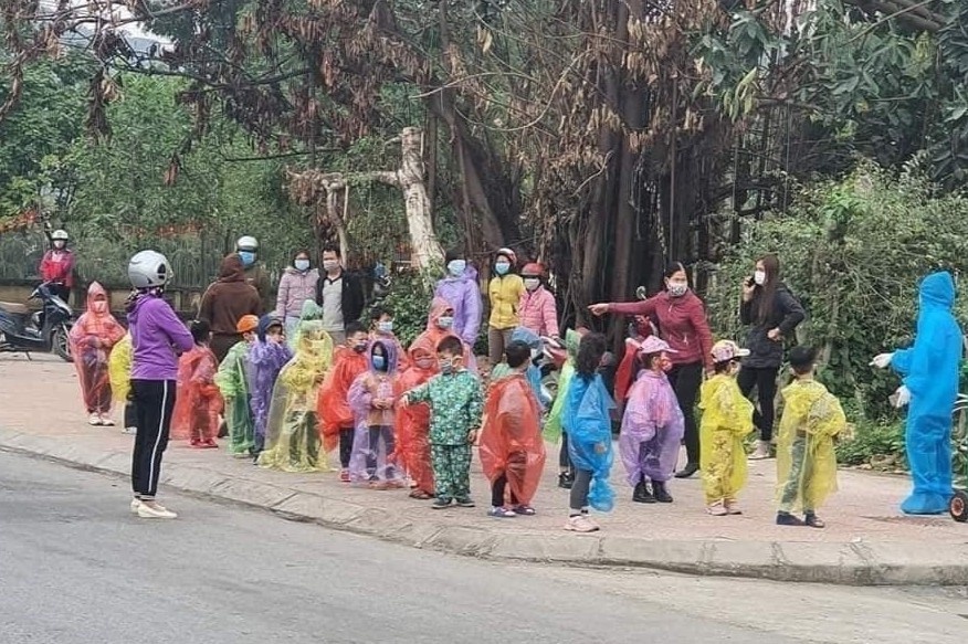 75 tre mam non mac ao mua di cach ly tap trung hinh anh