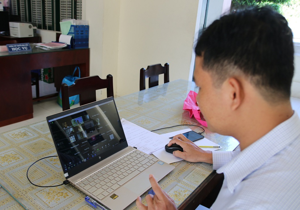 Dia phuong san sang phuong an day hoc truc tuyen sau Tet hinh anh