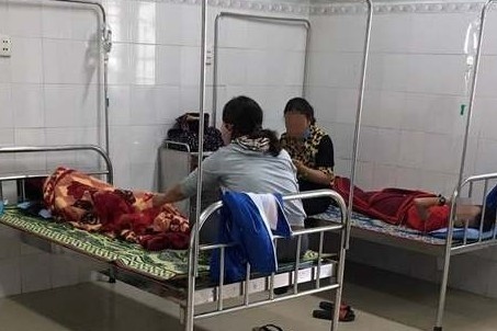 18 hoc sinh Quang Tri nhap vien sau bua an o truong hinh anh