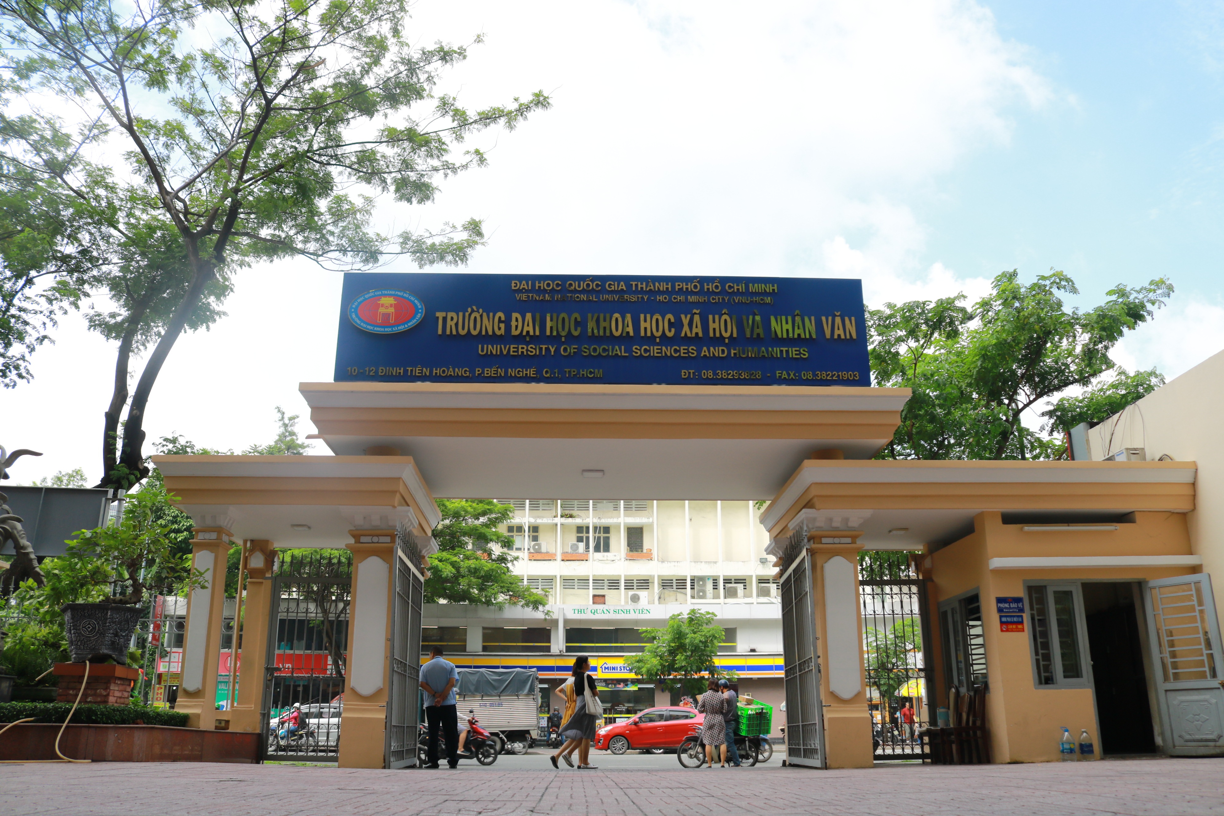 11 giang vien khoa Han Quoc hoc anh 1