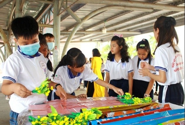 Dong Thap cho hoc sinh khu vuc bien gioi tro lai truong hinh anh