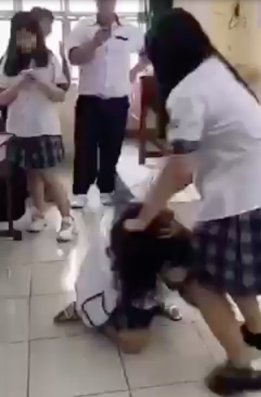 nu sinh TP.HCM danh nhau anh 1