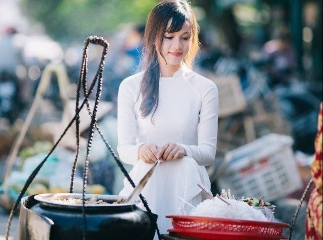 Day mon nu cong gia chanh trong truong hoc o Hue hinh anh