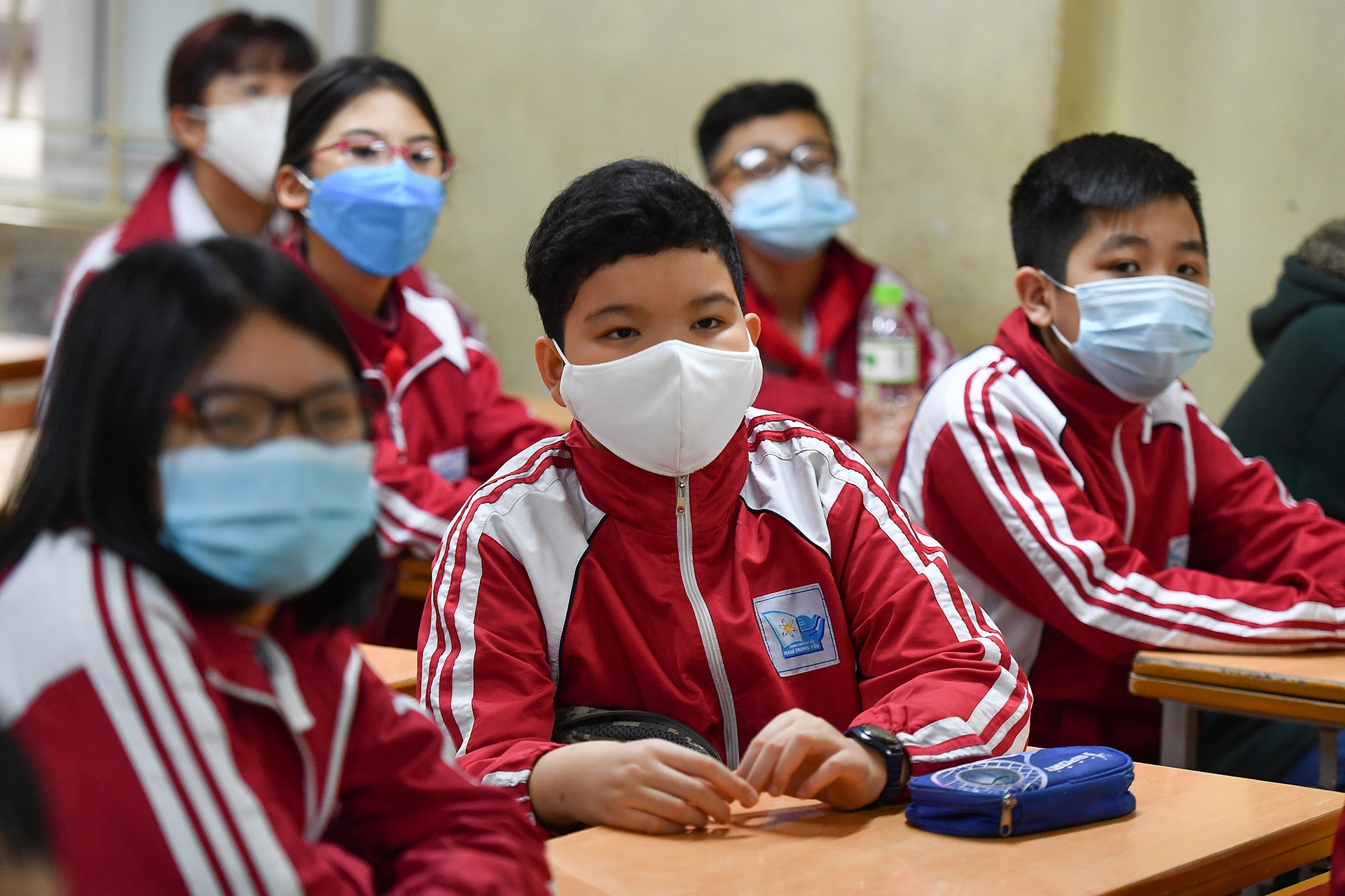 chong soc cho hoc sinh cuoi cap anh 2