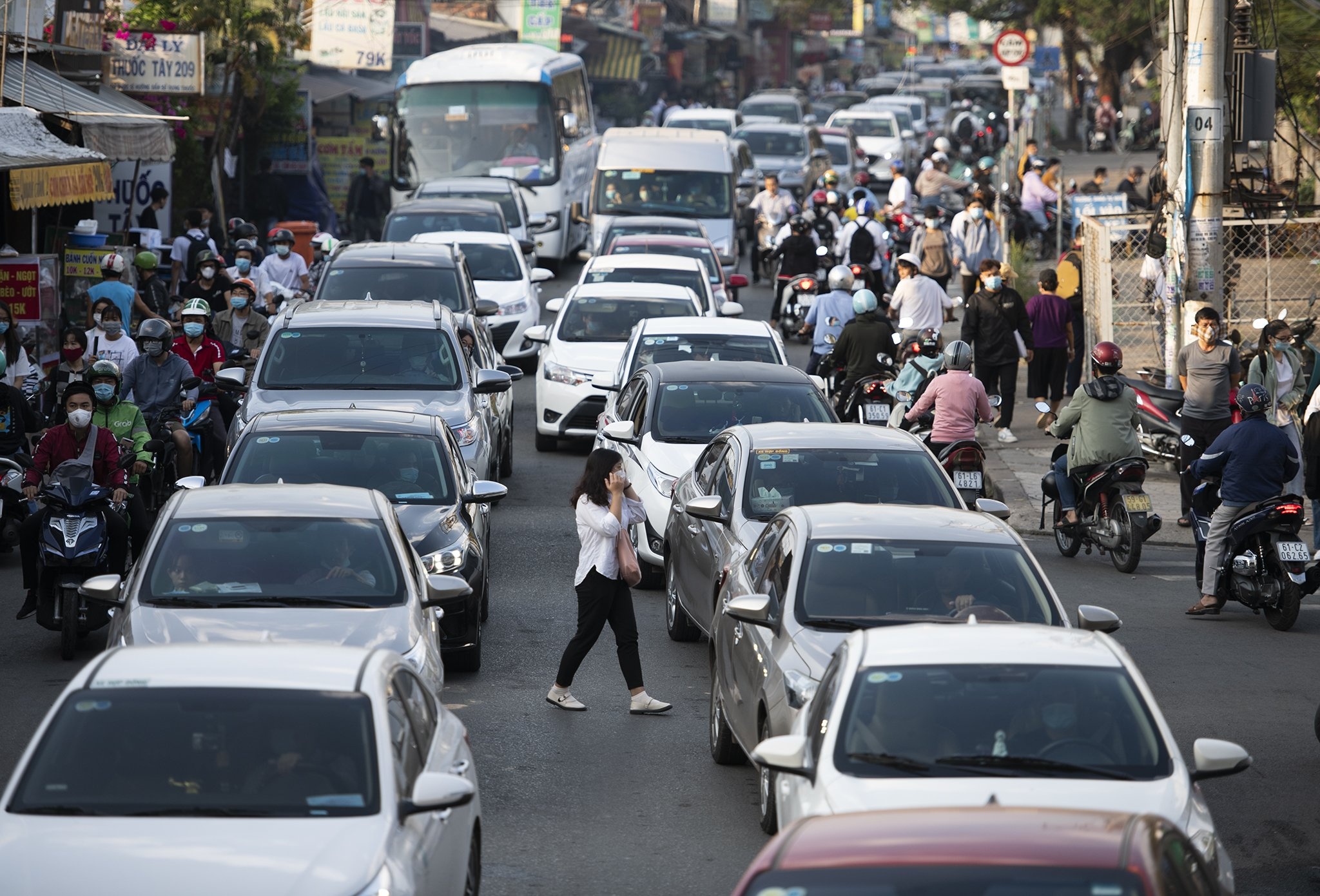 Un tac o khu do thi DH Quoc gia TP.HCM do thi sinh do ve thi nang luc hinh anh