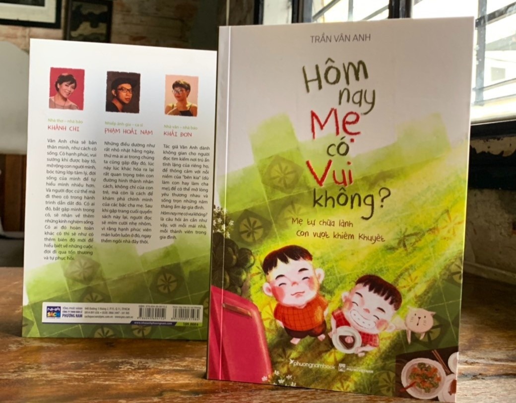 Me chua lanh vet thuong, con lon len hanh phuc hinh anh