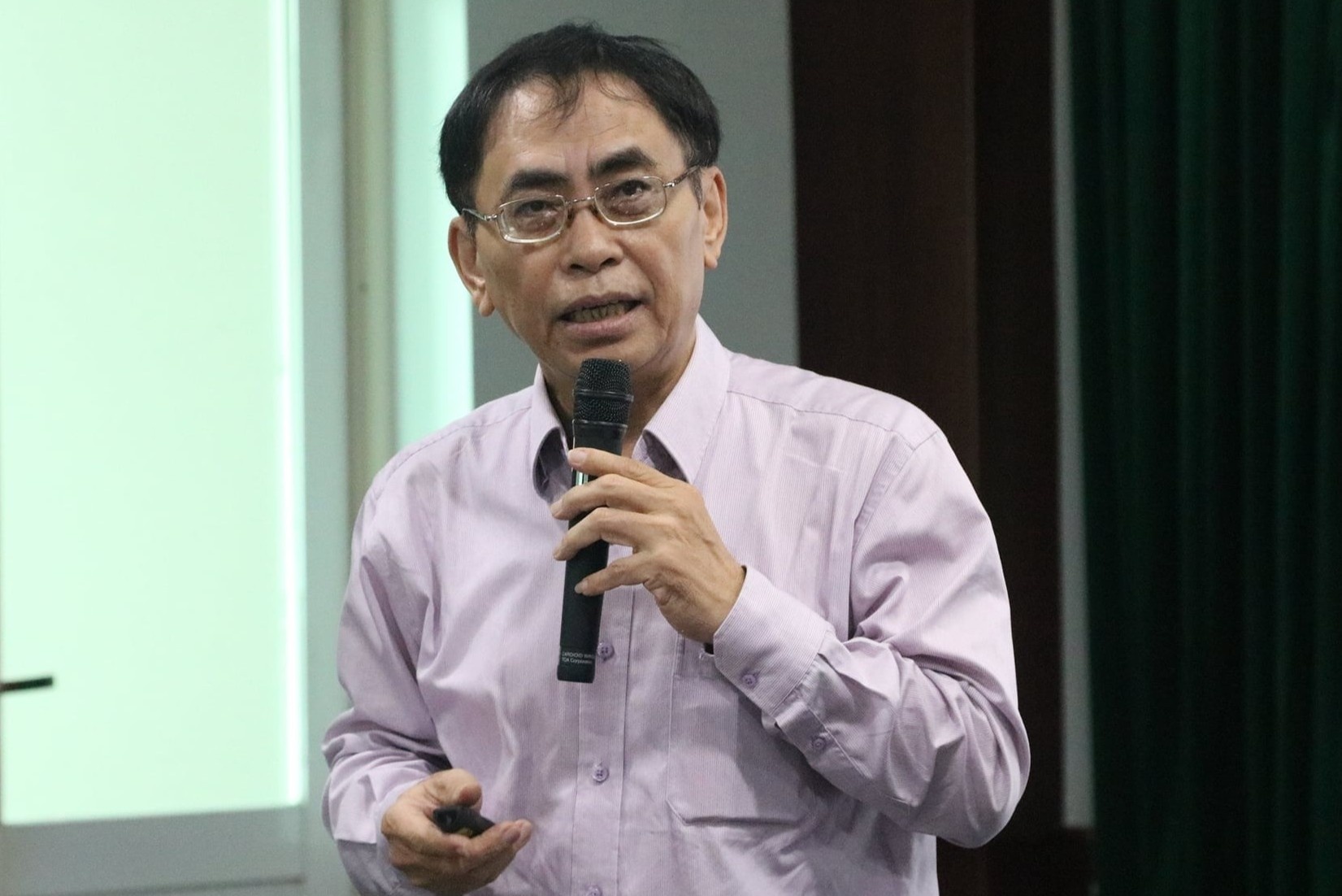 PGS Nguyen Hoi Nghia qua doi hinh anh