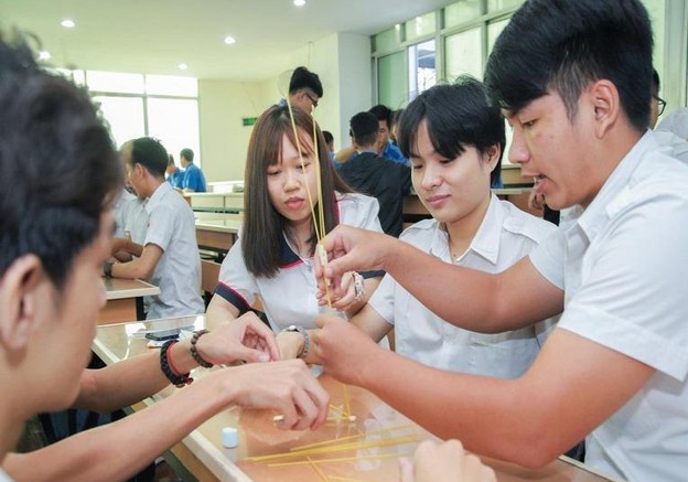 5 truong dai hoc tai TP.HCM duoc to chuc thi tieng Anh 6 bac hinh anh