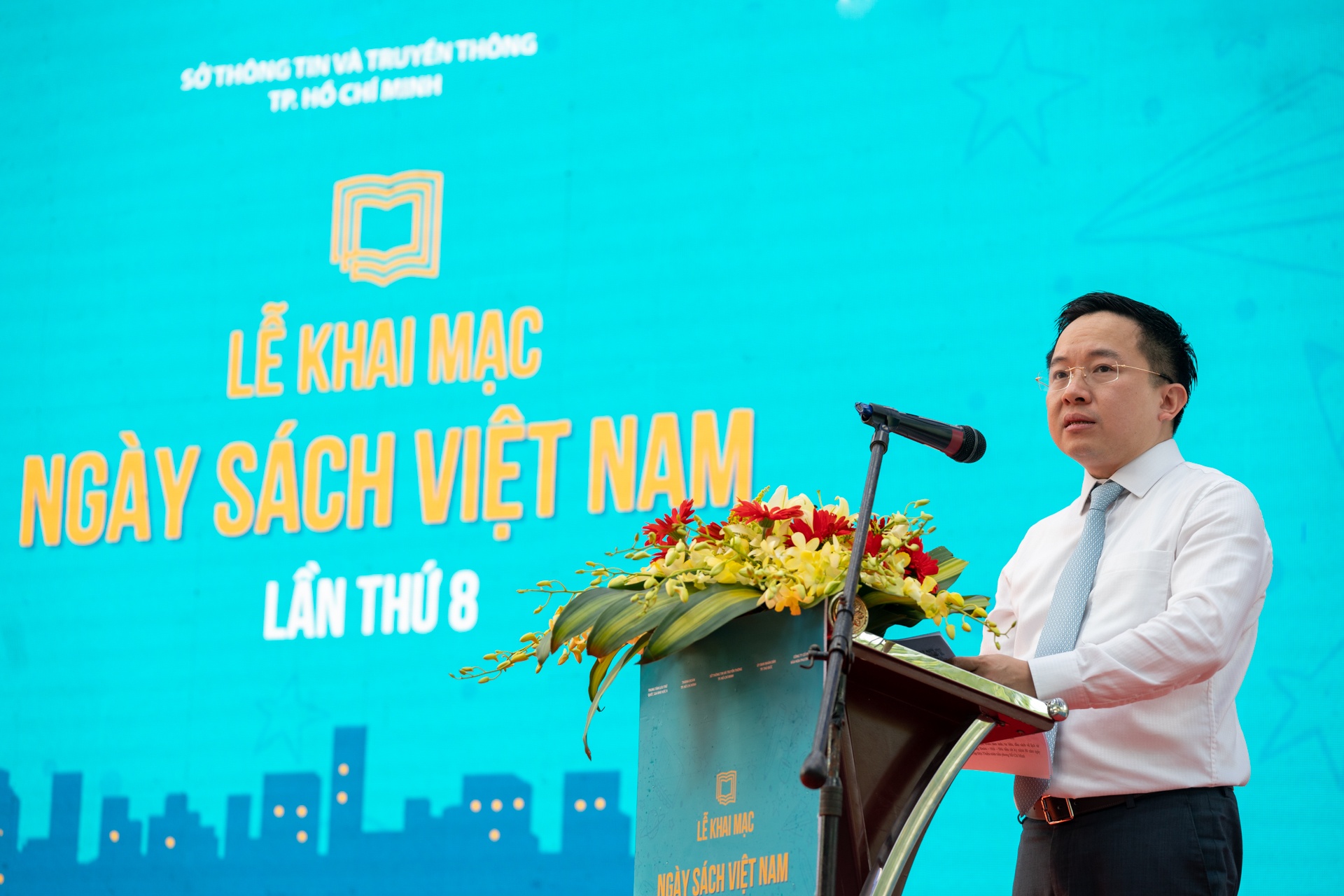 Ngay sach Viet Nam lan 8 anh 5
