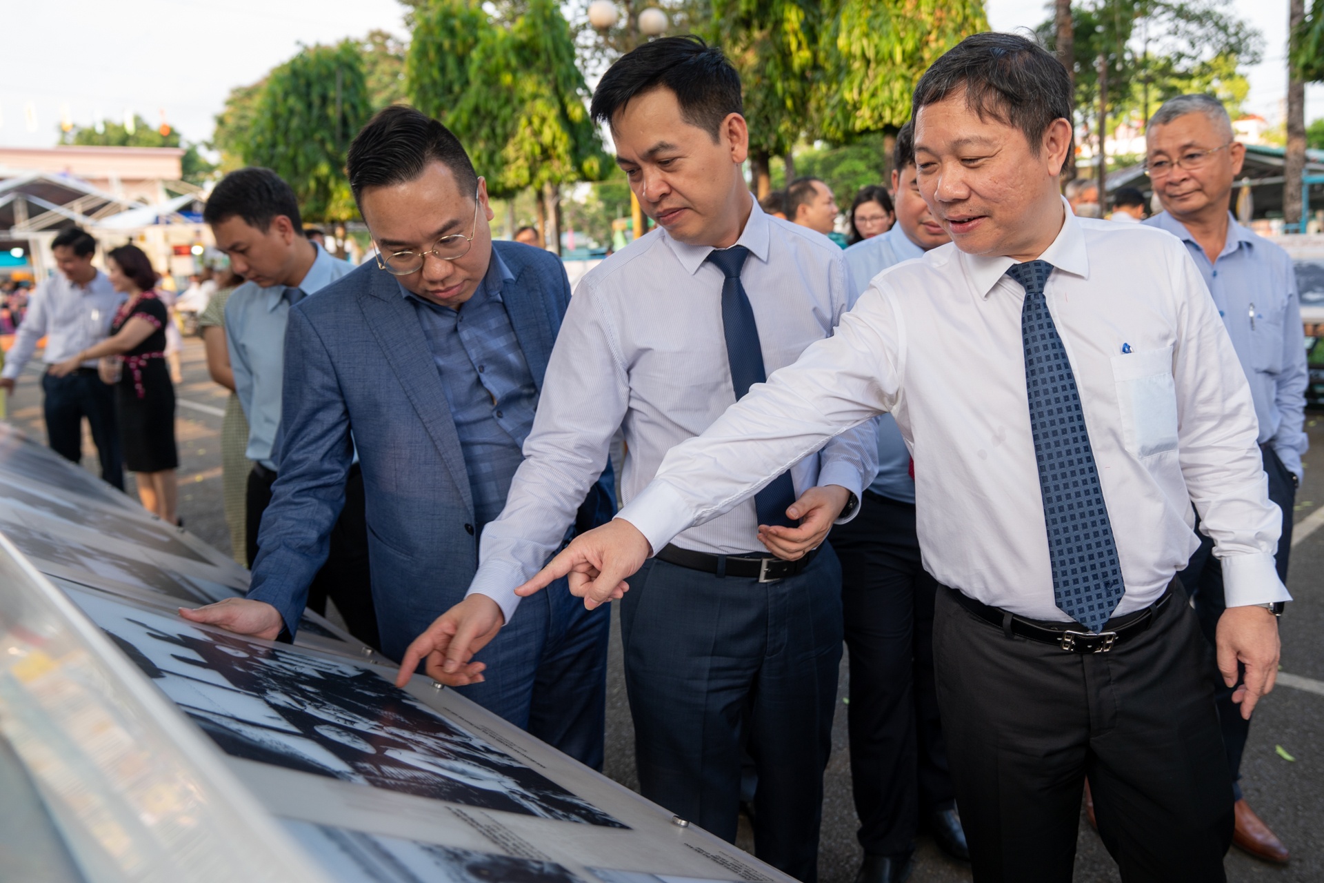 Ngay sach Viet Nam lan 8 anh 7