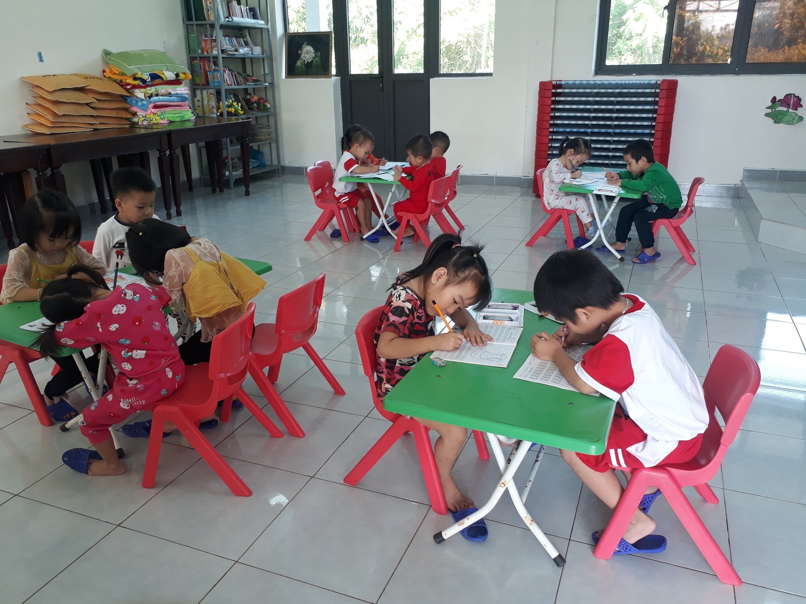 cô giáo xung phong ra huyện đảo ảnh 3 co giao xung phong ra huyen dao anh 3