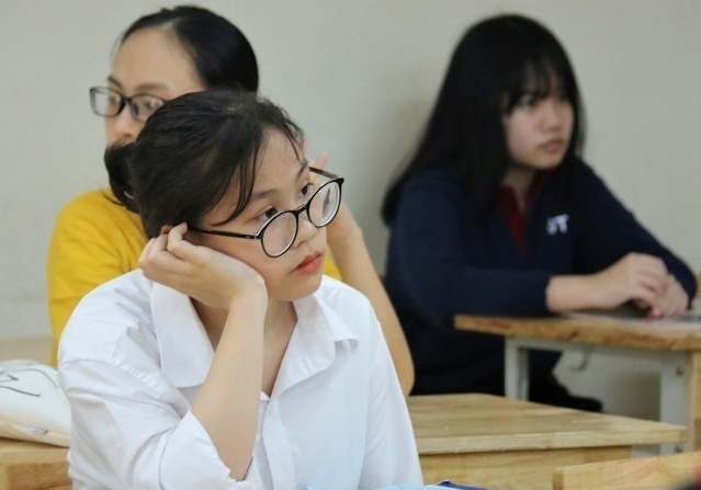 Si tu lo lang khi mua thi lop 10 can ke hinh anh